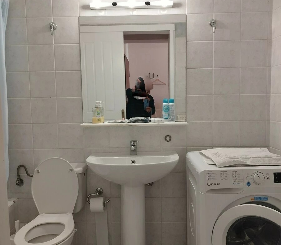 900